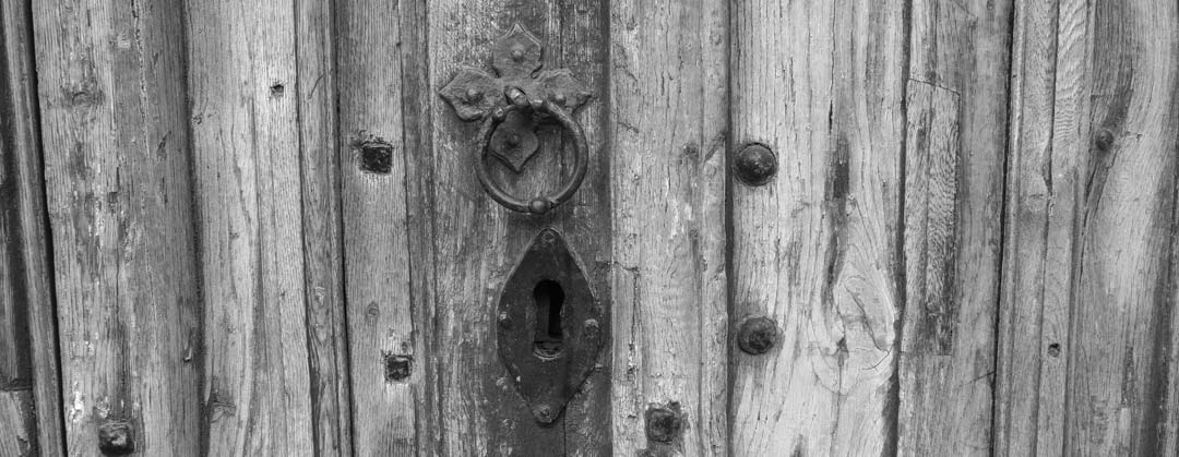 Privacy page -Lock on old door